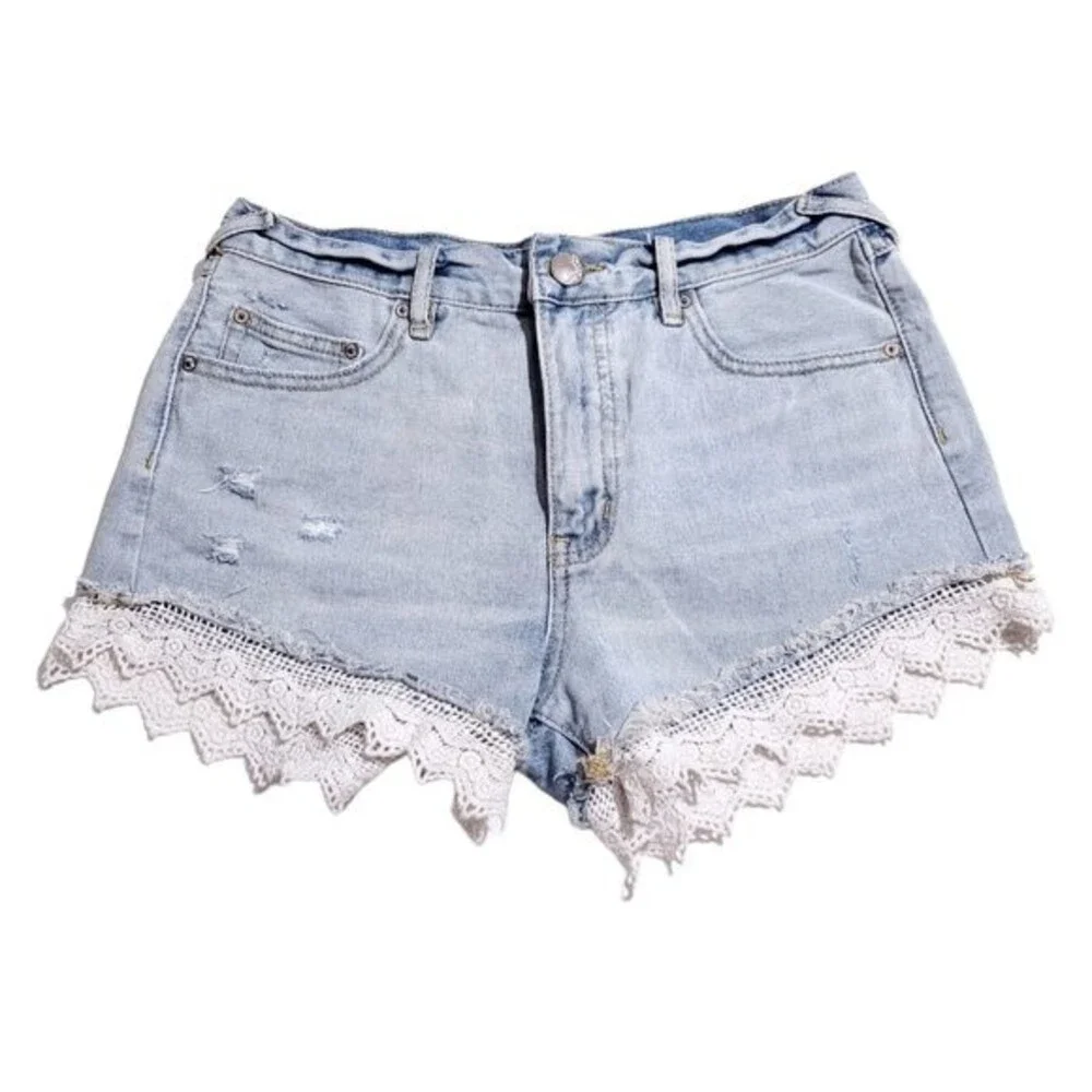 Free People Distressed Lace Hem Mini Denim Shorts Light Wash Size 26 Boho Summer - Picture 1 of 12